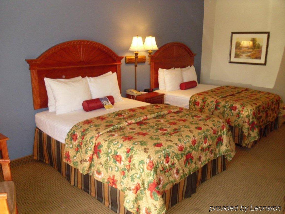 Best Western Plus Midwest City Inn & Suites Room photo