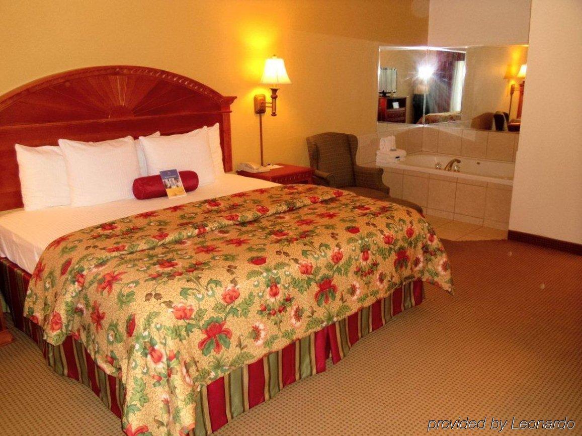 Best Western Plus Midwest City Inn & Suites Room photo
