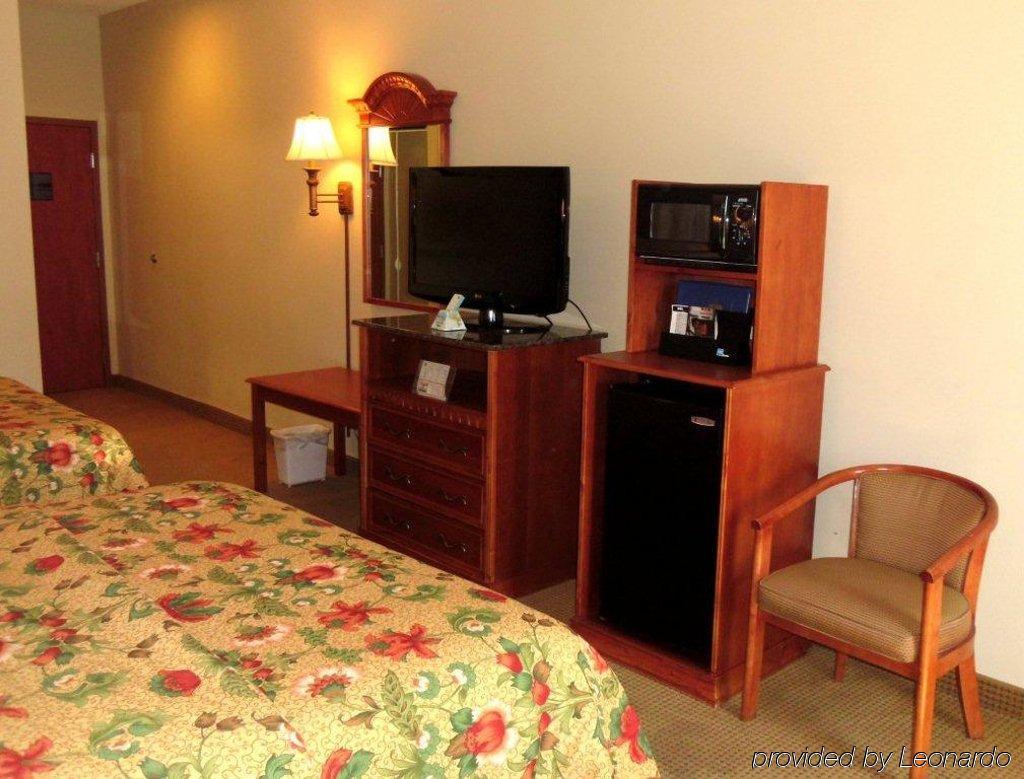 Best Western Plus Midwest City Inn & Suites Room photo