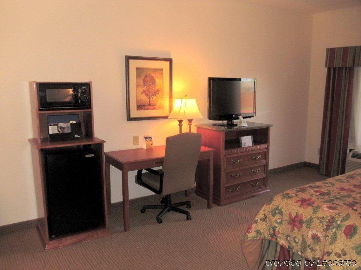 Best Western Plus Midwest City Inn & Suites Room photo
